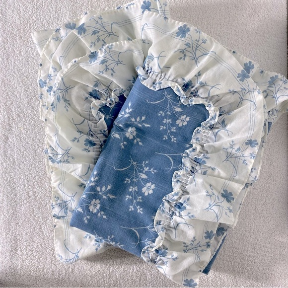Vintage Blue White Floral Pillowcases With Ruffle Thrim x2 - Picture 1 of 13